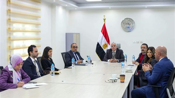 جانب من اجتماع وزير