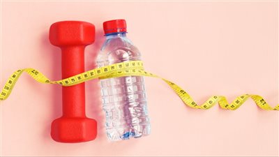 4 مشروبات على الريق لحرق دهون البطن.. احرص على شرب عصير البقدونس