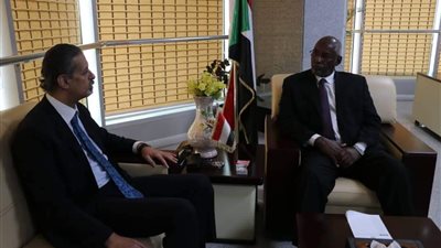 سفير مصر لدى السودان يلتقي وزير الاتصالات والتحول الرقمي