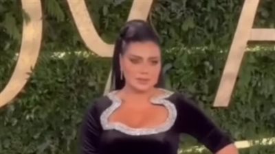 رانيا يوسف عن إطلالتها في joy Awards: ما أكلتش بقالي يومين عشان أدخل في الفستان