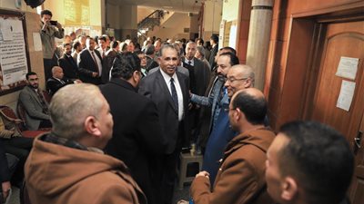 نقيب المحامين يصل مجمع محاكم مرسى مطروح لترؤس لجنة الدفاع في قضية المحامين