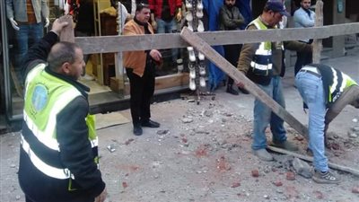 ندب لجنة هندسية لمعاينة عقارين بعد انهيار أجزاء منهما بمنطقة ميامي في الإسكندرية