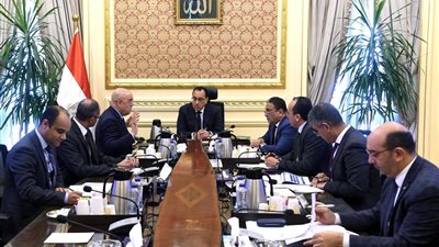 مدبولي: توجيهات رئاسية بإتاحة الأراضي اللازمة لإقامة محطات تحلية مياه البحر بالمحافظات الساحلية 