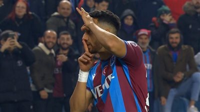 بعد 4 دقائق فقط.. تريزيجيه يحرز هدفا في مباراة طرابزون وإسطنبول بالدوري