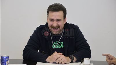 القاهرة 24 يُكرم نضال الشافعي عن نجاح حكاية روليت 