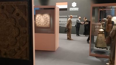 بـ 18 قطعة أثرية.. السياحة تشارك في بينالي الفنون الإسلامية بالمملكة العربية السعودية | صور 