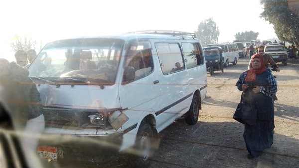 انقلاب ميكروباص داخل