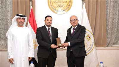 وزير التعليم يكرم المعلمين الفائزين في المرحلة الأولى من مسابقة جائزة محمد بن زايد لأفضل معلم