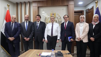 أكثر من مليار جنيه.. هيئة الدواء تناقش رئيس شركة جمجوم فارما السعودية استعدادا لفتح مصنعها بمصر