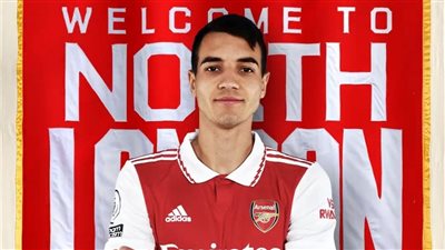 رسميًا.. أرسنال يعلن التعاقد مع المدافع البولندي ياكوب كيويور 