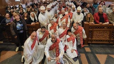 بعد تجهيزها بالكامل.. صلاة أول قداس بكنيسة مدينتي | صور