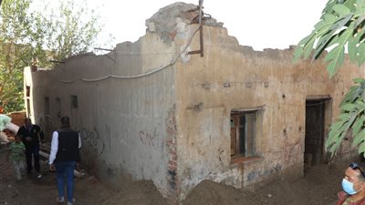 محافظ المنوفية يلتقي رب أسرة يعول 4 أبناء من ذوي الهمم بعد انتهاء تأهيل منزله