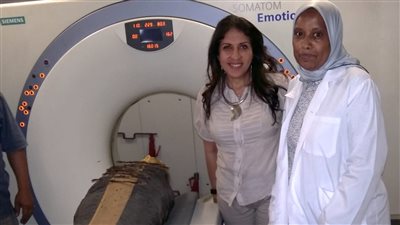 توفي عن 15 عاما.. الأشعة المقطعية تكشف أسرار مومياء الصبي الذهبي بالمتحف المصري بالتحرير