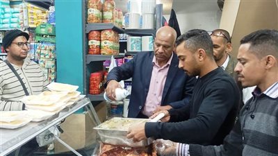 حملة مكبرة لضبط الأسواق بكوم أمبو.. وتحرير 46 محضر مخالفة