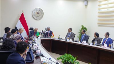 وزير التعليم العالي يوقع اتفاقية إنشاء مقر وكالة الفضاء الإفريقية في مصر