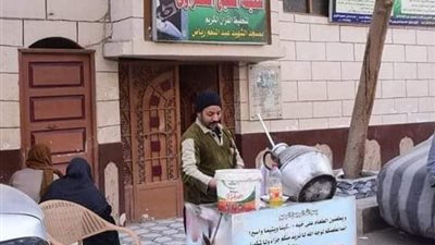 200 وجبة يوميًا.. مسن يقدم وجبات فول مدمس لـ الفقراء والأرامل بالمجان في سوهاج