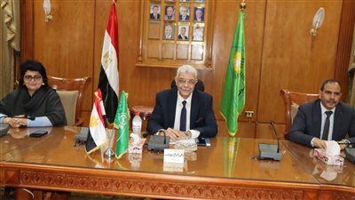 رئيس جامعة المنوفية في أول لقاء بعمداء الكليات: إنشاء مكتب للعلاقات الدولية