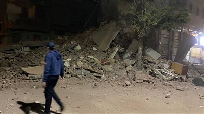 إخلاء 4 عقارات مجاورة لعقار دمنهور المنهار حرصًا على حياة السكان | صور