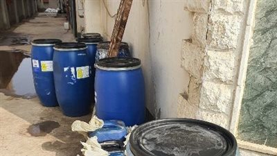 ضبط 450 كيلو صبغة نسيج مجهولة المصدر داخل مصنع بالعاشر من رمضان