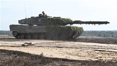 دبابات الناتو في طريقها إلى أوكرانيا لمواجهة روسيا