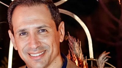 الإعلامي أحمد سالم يقترح شهادة الوفاء: تصدر تلقائيًا مع وفاة أي عائل أسرة لإيداع مبالغ لأبنائه