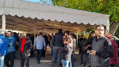 وصول جثمان سامي فتح الله إلى مسجد المواساة تمهيدًا لأداء صلاة الجنازة عليه | صور