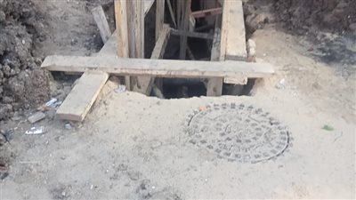 إصابة عامل إثر وقوعه في حفرة ببنها 