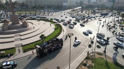 أتوبيس مكشوف وورود وشوكولاتة.. أمن العاصمة يحتفل مع المواطنين بـ عيد الشرطة 71