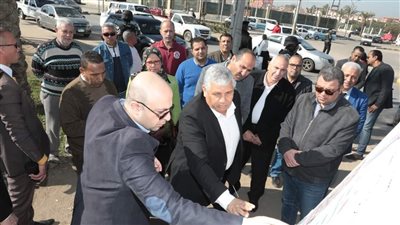 محافظ بني سويف يتفقد مسارا مقترحا لإنشاء كوبري أعلى مزلقان الشاملة 