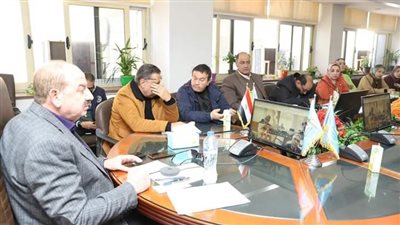 رئيس شركة الصرف الصحي بالإسكندرية يبحث رفع كفاءة المرفق بغرب المحافظة