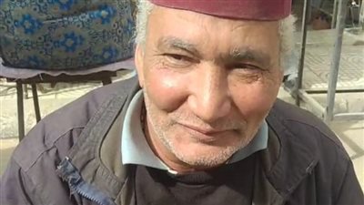 عم عصام أقدم بائع عملة بسوق الجمعة في الإسكندرية: هناك أسعار عملات تصل لـ 30 ألف جنيه | بث مباشر