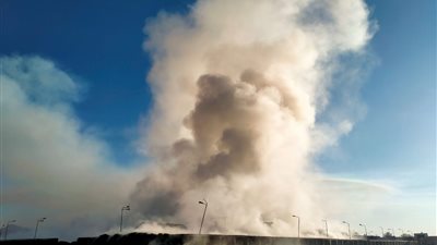 أدخنة تعيق حركة الطائرات.. تحرك في البرلمان بسبب مصنع تدوير قمامة قرب مطار الأقصر