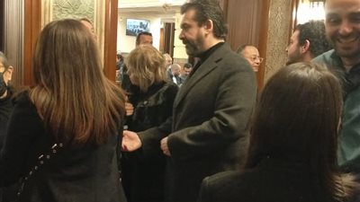 الفنان كريم عبد العزيز يؤدي واجب العزاء في سامي شرف مدير مكتب عبد الناصر