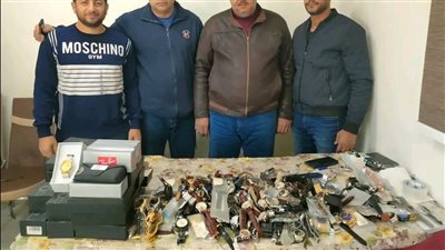 ضبط 8 محاولات تهرب جمركي لأسلحة بيضاء وهواتف وملابس جاهزة بجمارك سفاجا