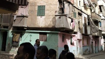 انهيار أجزاء من عقار بغرب الإسكندرية ورئيس الحي: صادر بشأنه قرار إزالة