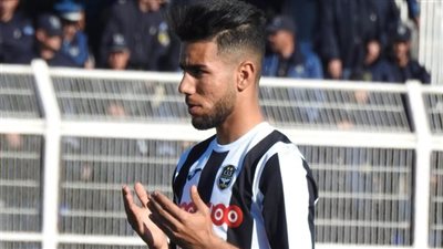 تقاعس مسؤولي النادي.. تفاصيل فشل الزمالك في ضم قندوسي لاعب الأهلي الجديد