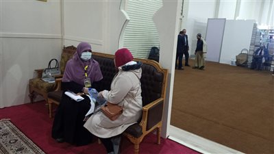 مشاركة واعظات الأزهر في ركن الفتوى تحظى باهتمام رواد المعرض
