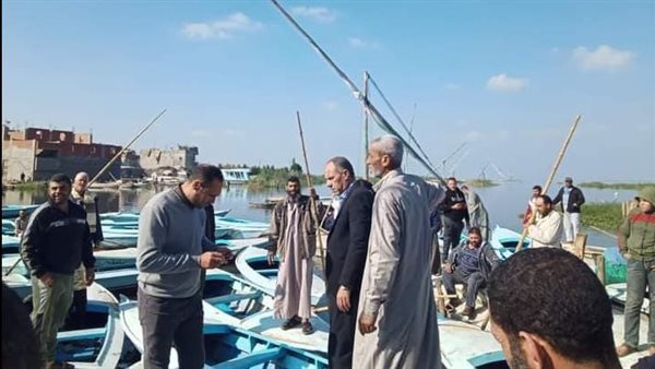 توزيع مراكب على الصيادين