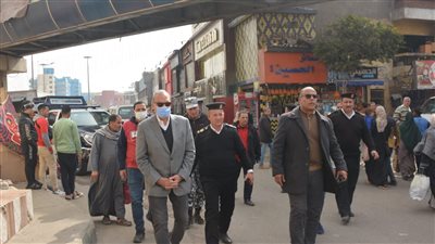 محافظ القليوبية: تحرير 214 محضر إشغال طريق وإزالة باعة جائلين وإعلانات مخالفة بشبرا 