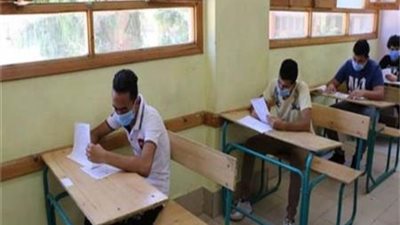 طلاب الشهادة الإعدادية بالجيزة يؤدون امتحان الهندسة.. اليوم