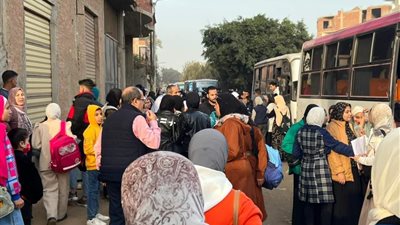 بمشاركة 14 أتوبيسا.. أبناء قرية في القليوبية ينظمون رحلة لمعرض الكتاب| صور وفيديو