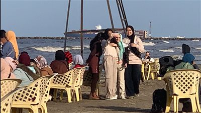 شاطئ بورسعيد وحديقة المسلة قبلة للمواطنين في إجازة نصف العام | صور 