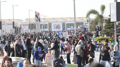 أكثر من 218 ألف زائر لمعرض الكتاب في يومه الرابع