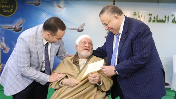  الدكتور أحمد عمر