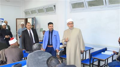 أمين البحوث الإسلامية يتفقد الاختبارات التحريرية لاختيار مبعوثي الأزهر إلى دول العالم 2023
