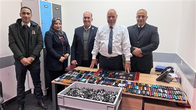 1429 جهاز وتانك فيب.. مطار القاهرة يحبط تهريب شيش إلكترونية وكبسولات مدرجة بجداول المخدرات 