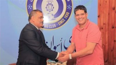 رئيس أسوان: بلحاج انتقل إلى الزمالك بموافقة أيمن الرمادي.. وهذه حقيقة رحيل المدرب إلى العراق