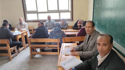 وكيل تعليم الدقهلية يتفقد أعمال التصحيح بكنترول الشهادة الإعدادية