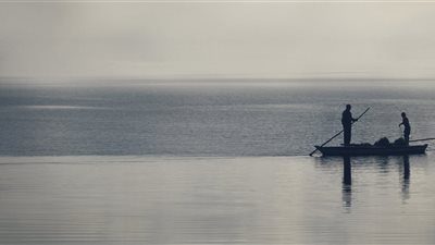 توقف حركة الملاحة والصيد بميناء البرلس وسواحل كفر الشيخ لسوء الأحوال الجوية