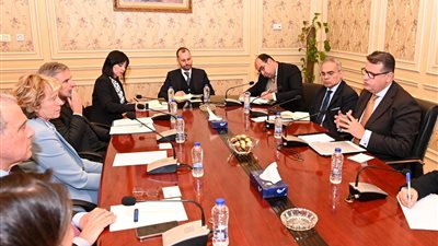 رئيس حقوق النواب يلتقي رئيس لجنة الشئون الخارجية والدفاع بمجلس الشيوخ الإيطالي